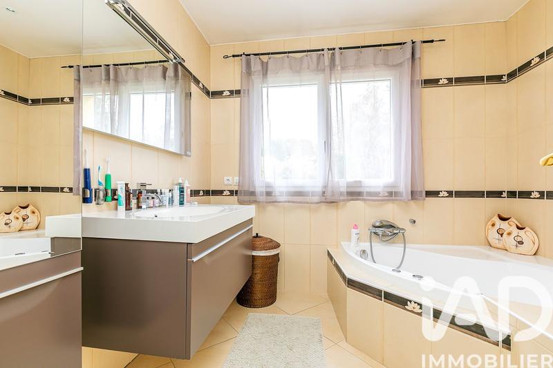 Maison - 213 m² - 7 pièces