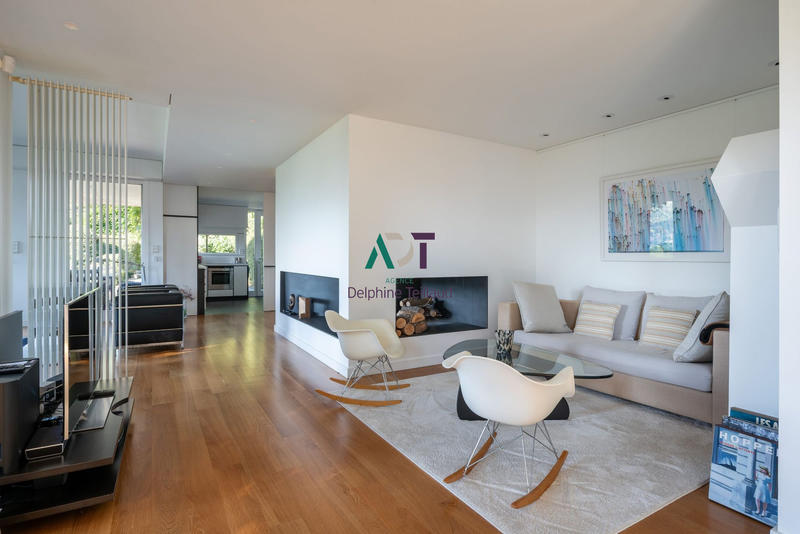 Maison - 220 m² - 8 pièces