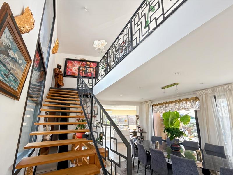 Maison - 311 m² - 5 pièces