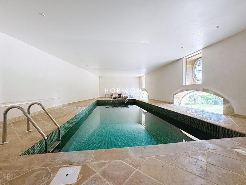 Château - 1 500 m² - 20 pièces