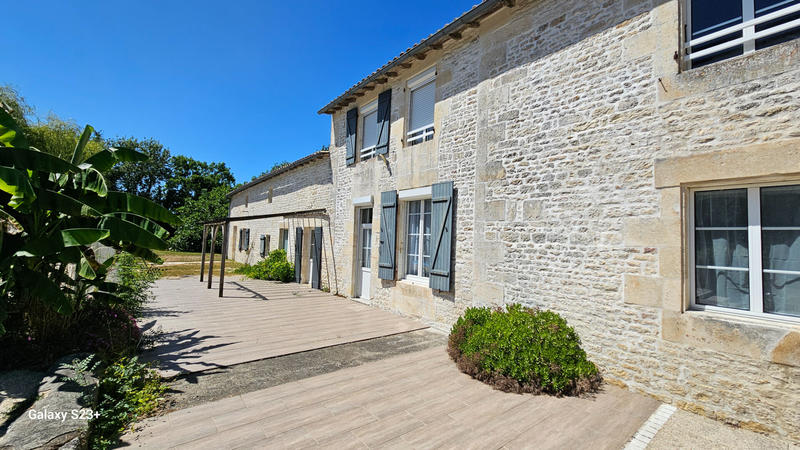 Maison - 400 m² - 11 pièces