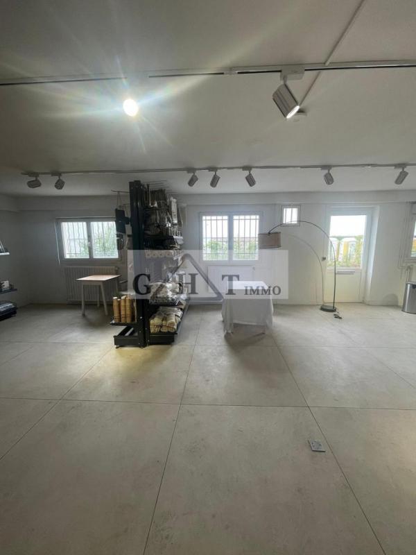 Entrepôt - 1 445 m²