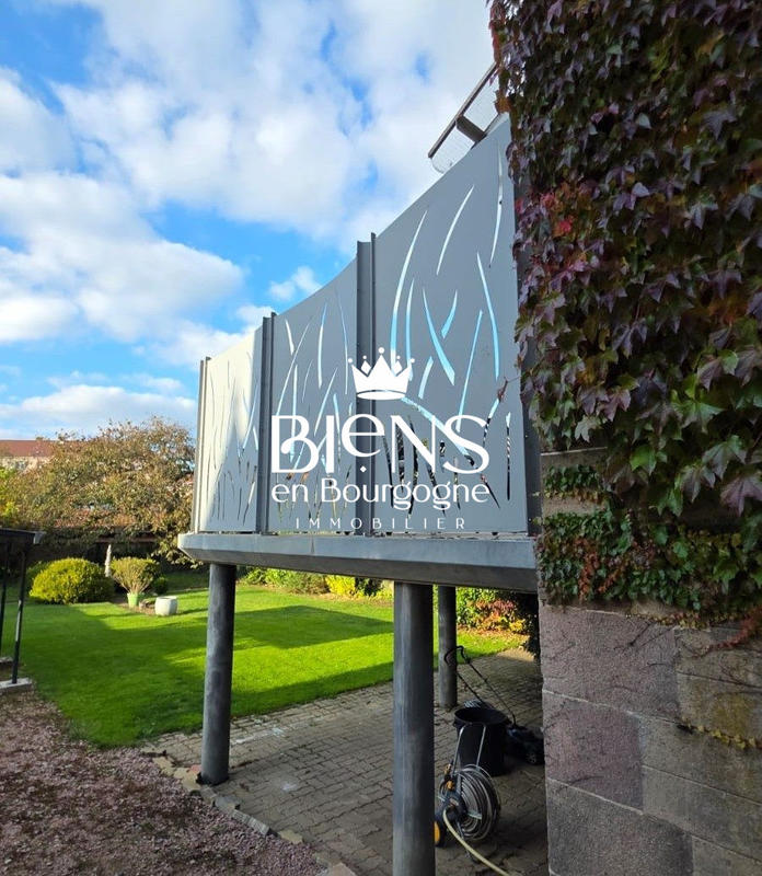 Maison - 200 m² - 9 pièces