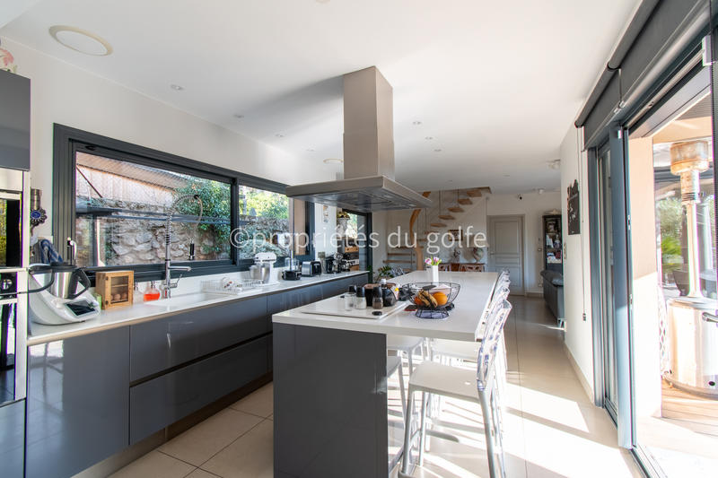 Maison - 210 m² - 9 pièces