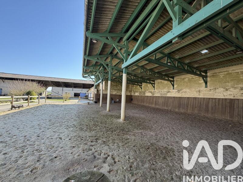 Maison - 250 m² - 8 pièces