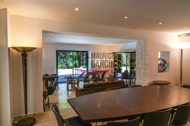 Maison - 250 m² - 8 pièces