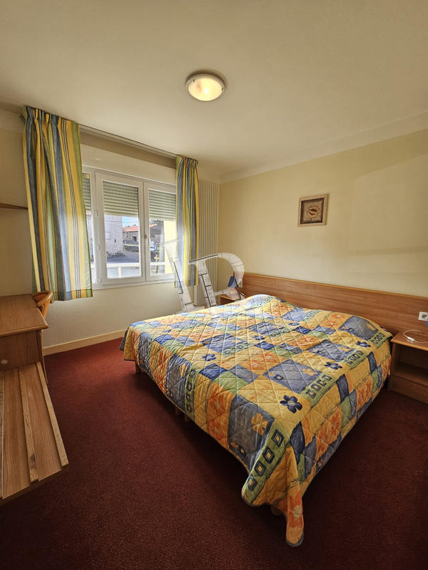 Local commercial - 1 200 m²