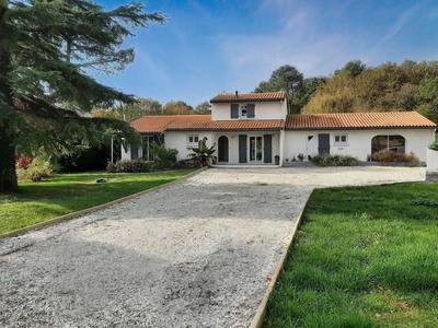 Maison - 175 m² - 7 pièces