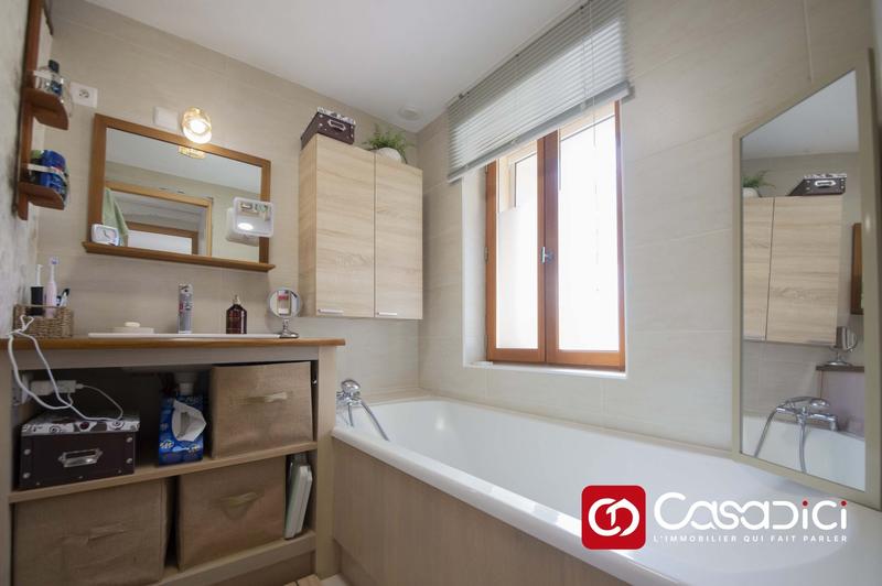 Maison - 90 m² - 6 pièces