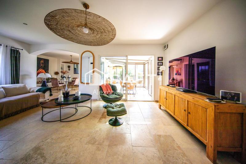 Villa - 200 m² - 6 pièces