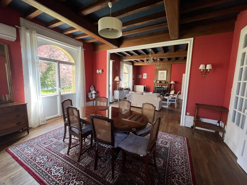 Maison - 408 m² - 13 pièces