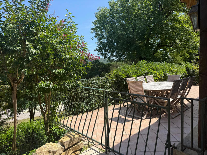 Propriété - 201 m² - 6 pièces