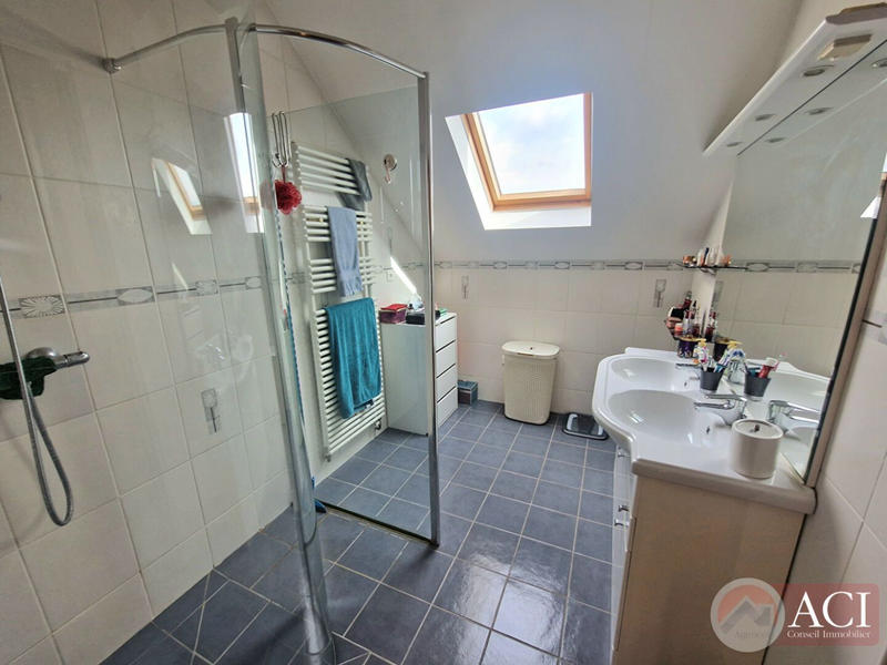 Maison - 207 m² - 8 pièces