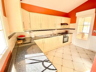 Maison - 408 m² - 10 pièces