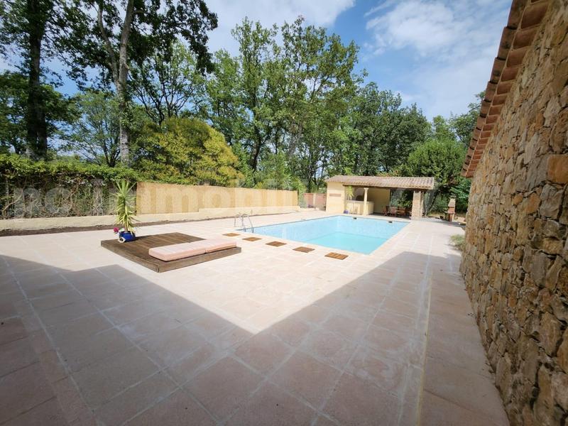 Villa - 271 m² - 8 pièces