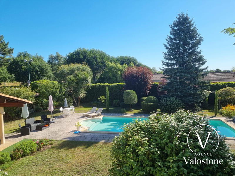 Maison traditionnelle - 206 m² - 7 pièces