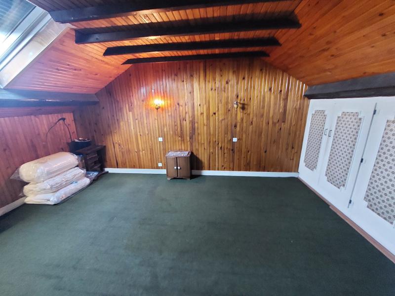 Maison - 221 m² - 8 pièces