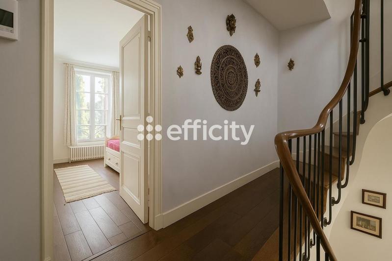 Maison - 185 m² - 7 pièces