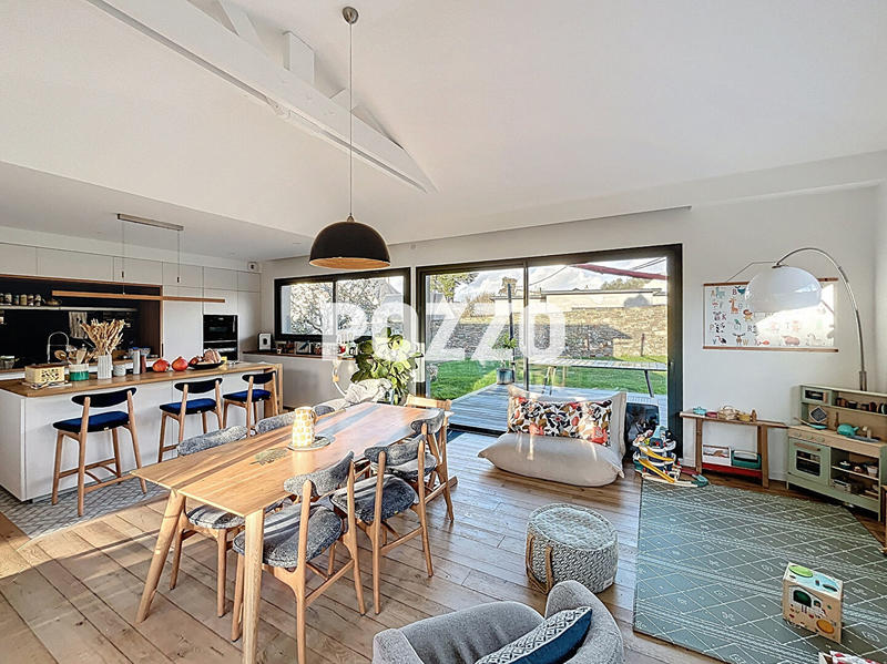 Maison - 223 m² - 8 pièces