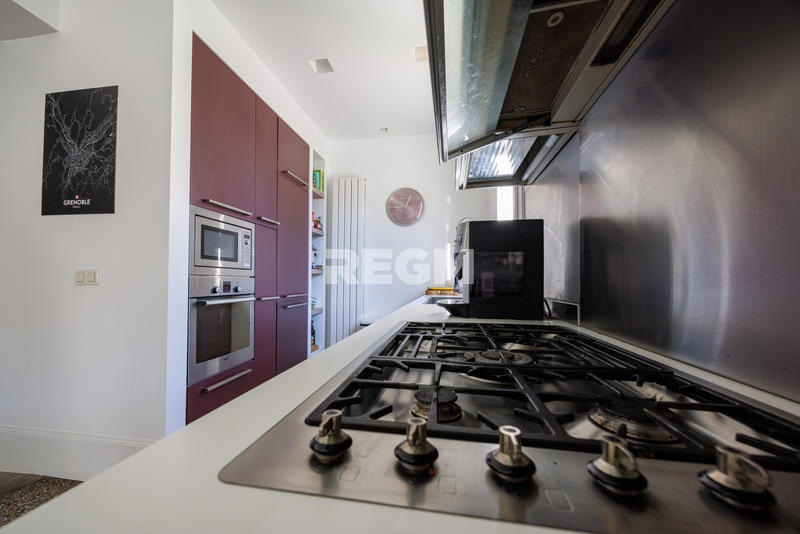 Propriété - 260 m² - 8 pièces