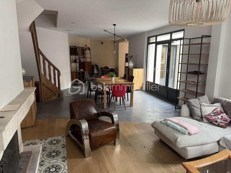 Maison - 195 m² - 7 pièces