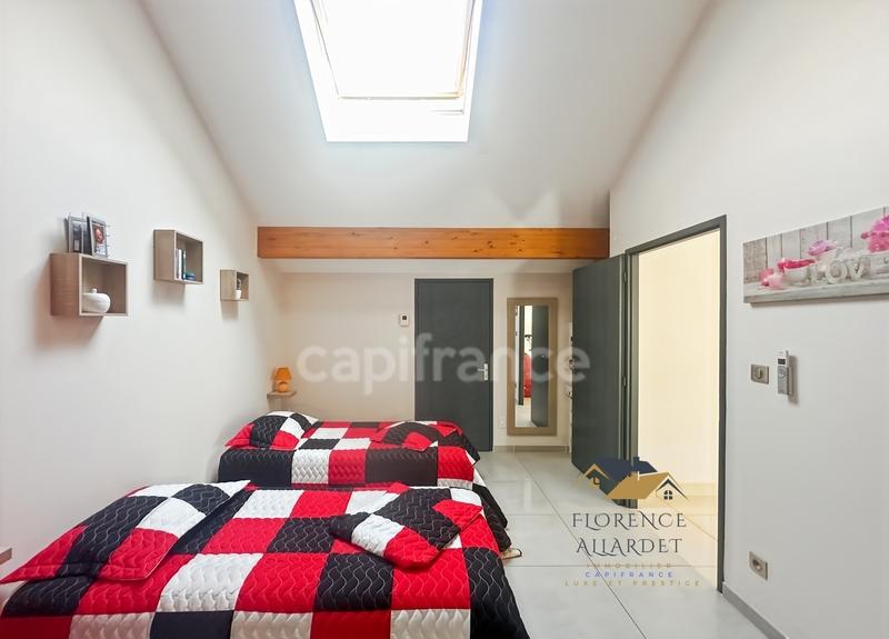 Maison - 242 m² - 5 pièces