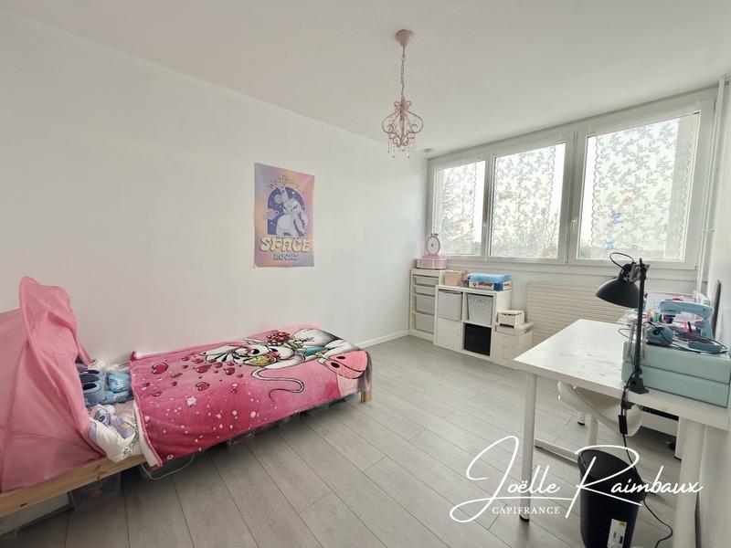 Appartement - 93 m² - 5 pièces