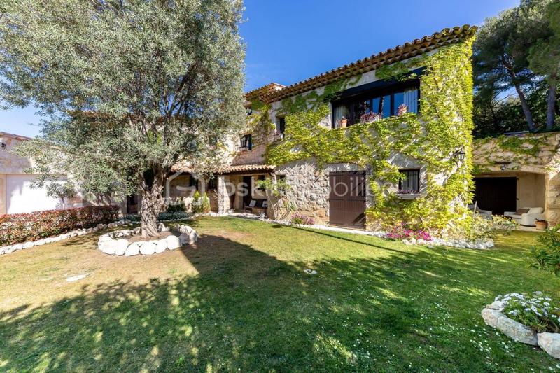 Propriété - 490 m² - 10 pièces