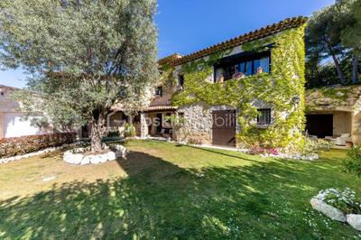 Propriété - 490 m² - 10 pièces