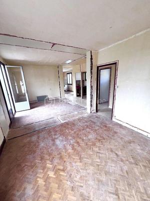 Maison traditionnelle - 200 m² - 6 pièces