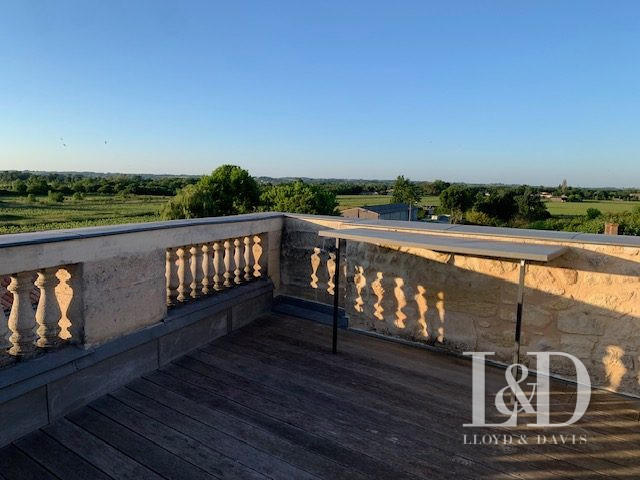 Maison - 235 m² - 8 pièces