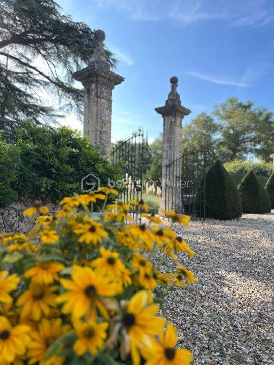 Propriété - 800 m² - 23 pièces