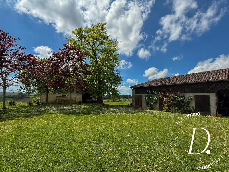 Maison - 280 m² - 11 pièces