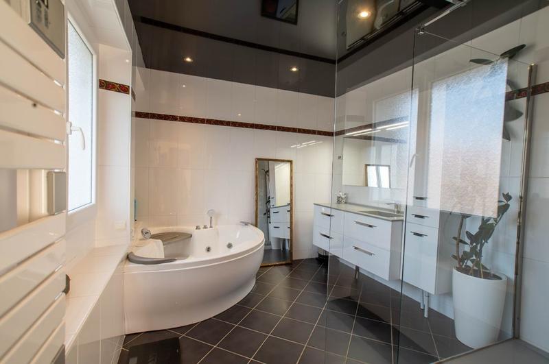 Propriété - 272 m² - 7 pièces