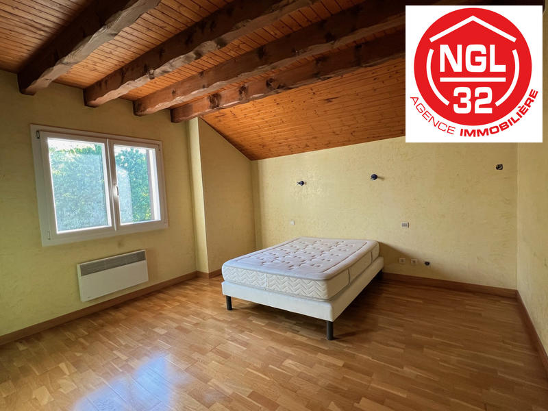 Maison - 340 m² - 8 pièces