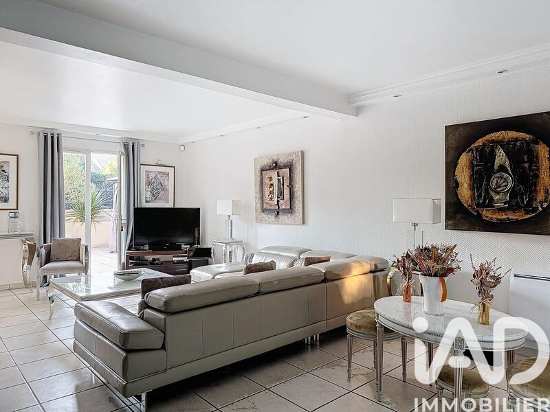 Maison - 248 m² - 8 pièces