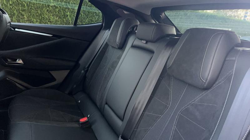 Ds Ds 4 1.2 Hybrid 136 e-Dcs6 Étoile Alcantara - Automatique Toit ouvrant