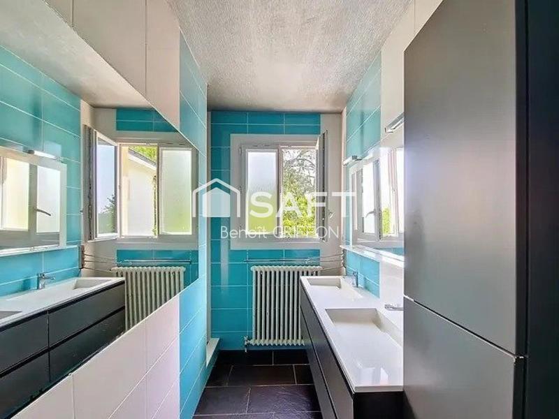 Maison - 137 m² - 8 pièces