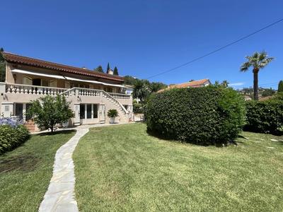 Villa - 260 m² - 6 pièces