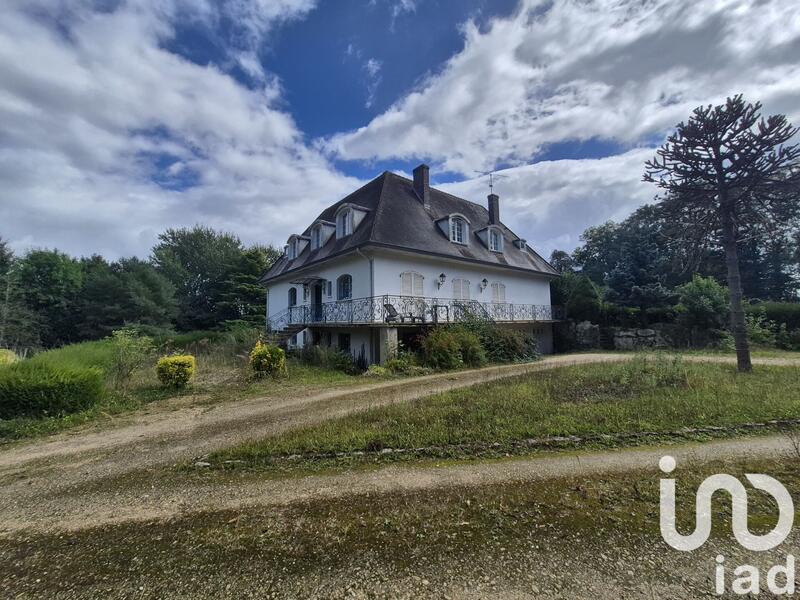 Maison - 268 m² - 9 pièces