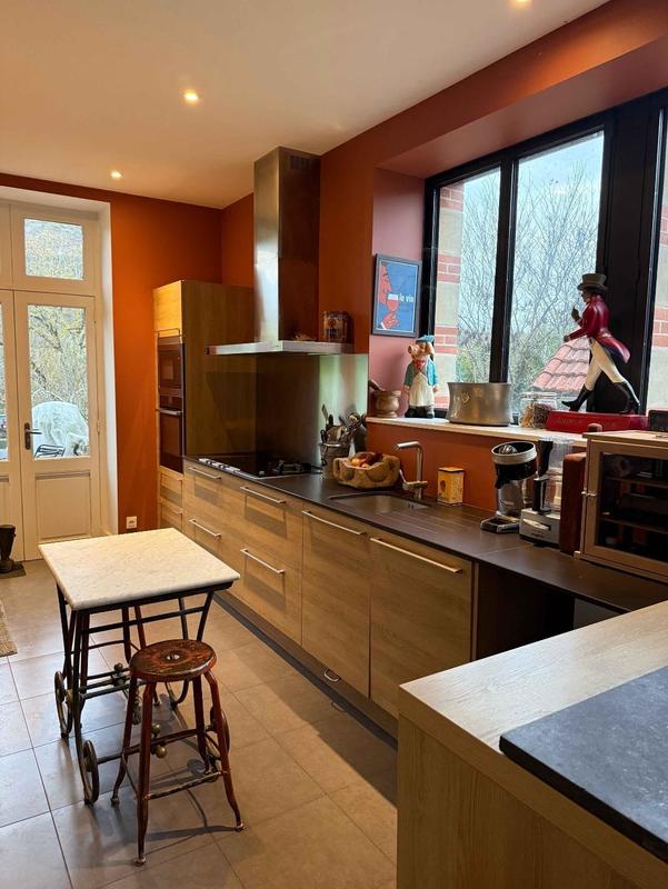 Maison - 225 m² - 10 pièces