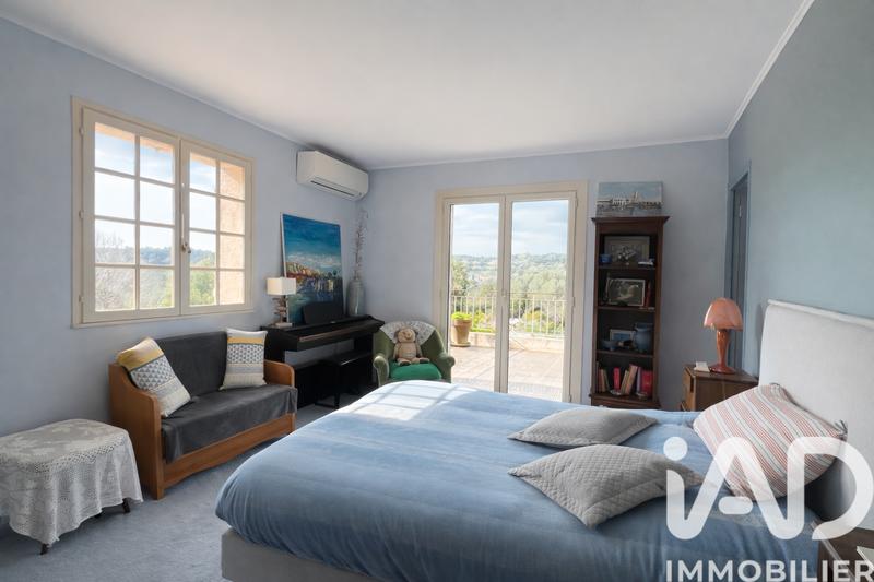 Maison - 220 m² - 6 pièces