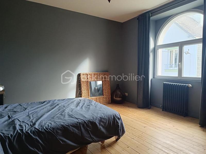 Demeure - 251 m² - 8 pièces