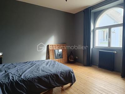 Demeure - 251 m² - 8 pièces