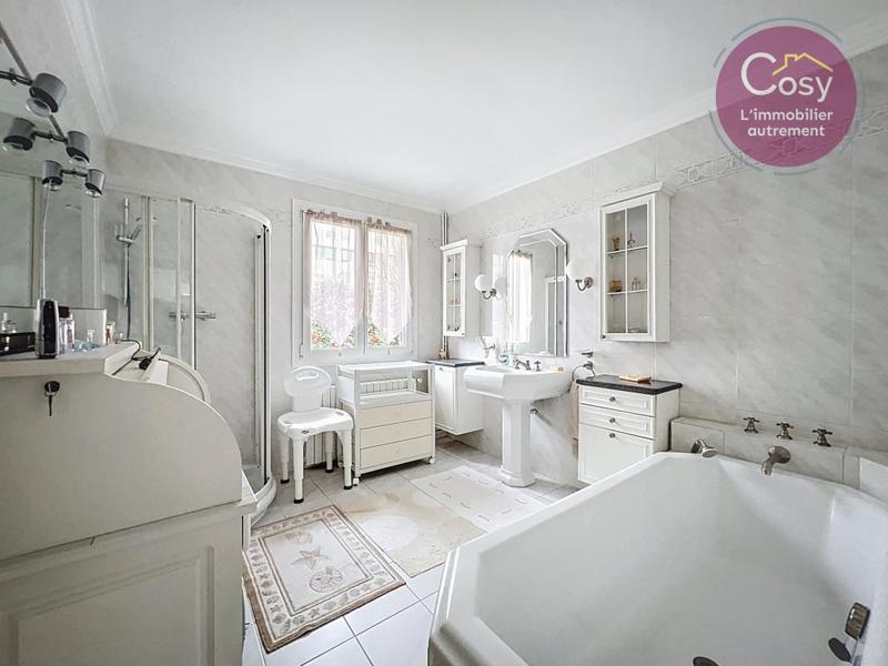 Pavillon - 136 m² - 6 pièces