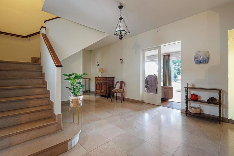 Maison - 341 m² - 12 pièces