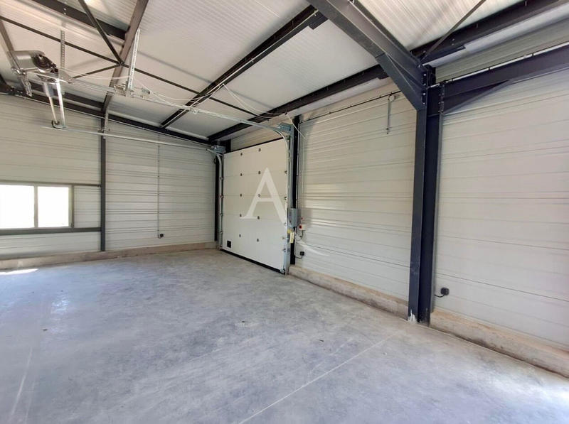 Local d'activité / Entrepôt - 116 m²