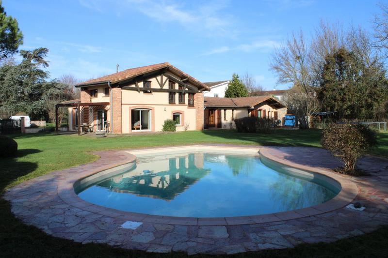 Maison traditionnelle - 211 m² - 8 pièces