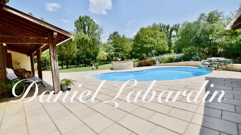 Maison - 217 m² - 6 pièces