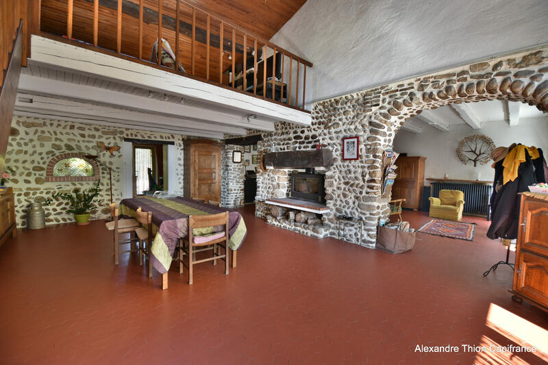 Maison - 275 m² - 8 pièces